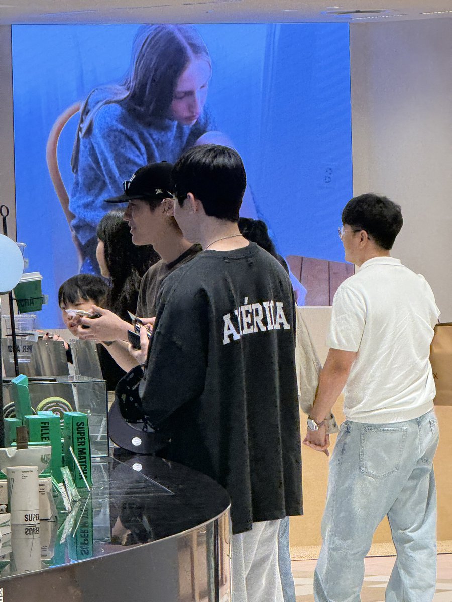 uhh my baby looks like he's enjoying his free time by hanging out with his friend (with 🪵z as always😭)