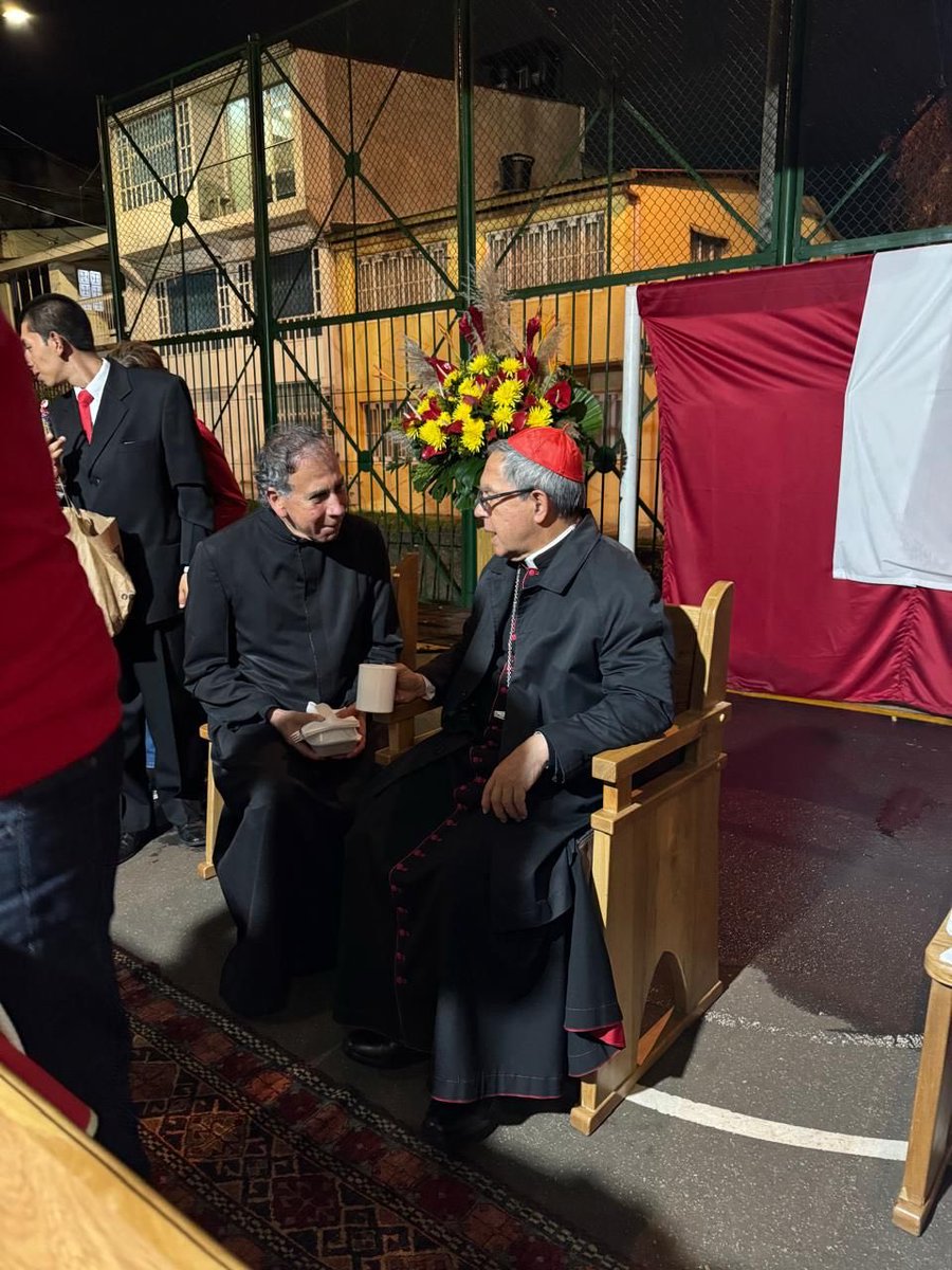 armandomarti1's tweet image. El Cardenal y Arzobispo de Bogotá, Luis José Rueda Aparicio, durante su visita a la Parroquia Juan Pablo ll en donde mi querido amigo el Padre Marino Marín Marmolejo, es el Párroco y Capellán del hospital San Carlos. 

#Cardenal #Espiritual #HospitalSanCarlos #Parroquia #Amistad