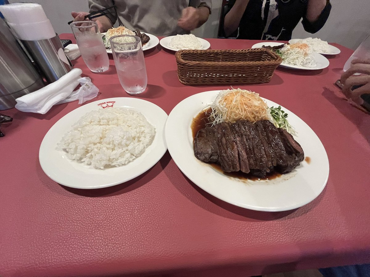 shoki_drst's tweet photo. お疲れ様です！

いつもの休みにプラスでお休みもらいまして1年ぶりに帰省させて頂きました！
美味しいご飯に3年振りに会う友達とお出かけもできて最高の休暇でした！

明日から切り替えて頑張ります🔥
#スタッフの皆店舗をありがとう
#是非乗っけてるご飯屋さん行って欲しい
#イオンモール常滑 https://t.co/EYEbTsjdKG