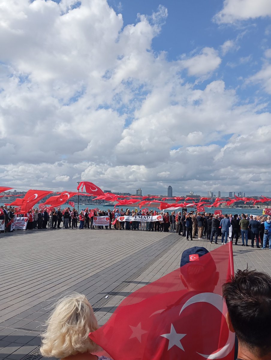 #AstsubaylarHakMücadelesinde
Üsküdar meydanında mücadeleye devam