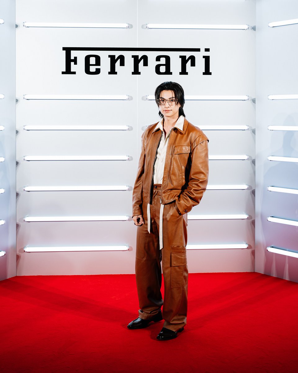 เท่กร้าวใจ!! “กลัฟ คณาวุฒิ” หนึ่งเดียวจากเมืองไทย ร่วมชมแฟชั่นโชว์ Ferrari ณ กรุงมิลาน

#GulfKanawut #กลัฟคณาวุฒิ
#Ferrari #FerrariStyle 
#FerrariSS26 
#MilanFashionWeek #MFW 

สตาร์ทความหล่อไม่มีเบรก! พระเอกหนุ่มสุดฮอต “กลัฟ  คณาวุฒิ ไตรพิพัฒนพงษ์” เดินหน้าโกอินเตอร์ต่อเนื่อง