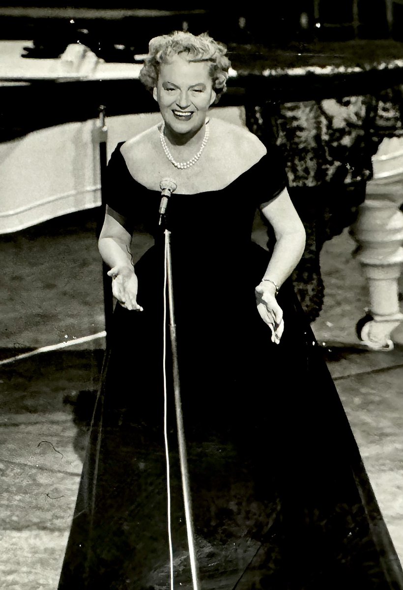 It’s 46 years ago today since Our Gracie Fields died.

Here are two lovely recently uncovered shots of her - one relaxing in Capri in 1930 on her first trip to the island and another in the 1950s performing on stage at the London Palladium.