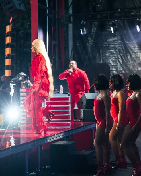 barzfanback's tweet photo. Cardi B performing at Global Citizen Festival in 2018
“…The shit these bitches be braggin' about is like Shit I was doin' in like 2016, type shit”
#ImaginaryPlayerz #AmITheDrama https://t.co/XsJNMrjzes