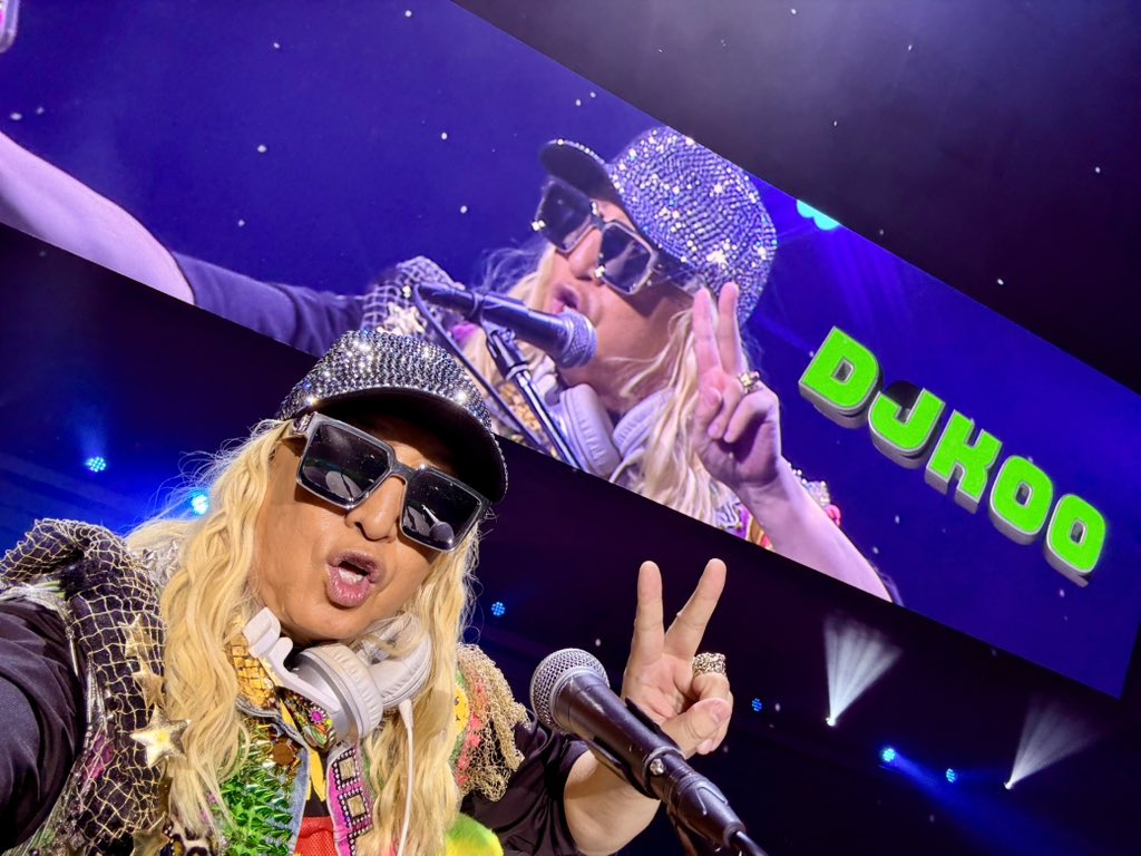 DJKOO_official's tweet image. 『緑のオーバーザサン 安全第一 私たちの大運動会 2025』
ハーフタイムショーでDJやらせていただきました！！

超満員の横浜BUNTAIをトロッコDJブースに乗って周りながら回しましたw！！

盛り上がりの一体感と歓声がマジで半端なかった！！
パーソナリティの #ジェーンスー さん！ #堀井美香…