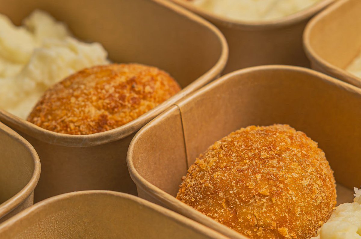 Новинка нашего меню - кордон блю с картофельным пюре, сочная курица, нежный горячий сыр и ветчина. То самое блюдо которое хочется есть каждый день.

А сделать заказ кордон блю на каждый день можно в <a href="/FoodikalRS/">Foodikal</a>