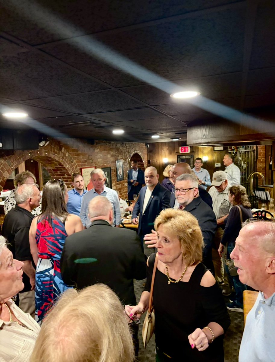 It was a full house last night at Twisted Vine Restaurant as we welcomed Governor Lamont for a campaign fundraiser! The place was standing room only and people were energetic and enthusiastic !!

It was a fun night spent with so many volunteers making Derby the best it can be!