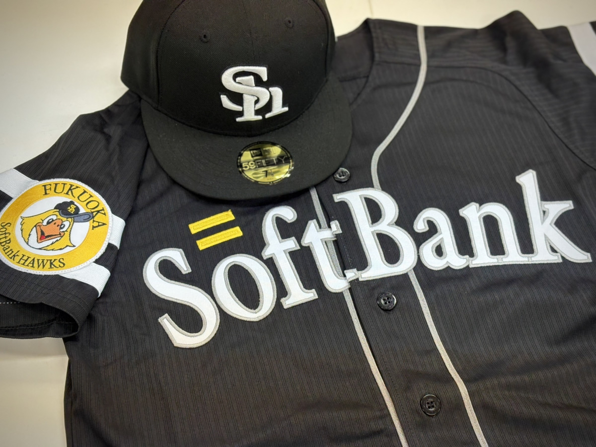 selection_npb55's tweet image. \パリーグ連覇🎉/

福岡ソフトバンクホークスファンの皆様おめでとうございます！

そんな本日、セレクションにもついにホークスグッズが入荷！🙌
明日より新宿本店で販売開始、大阪店・水道橋店でも順次販売開始予定です✊

🚩NewEraキャップはコチラ👇
selection-j.com/lib/zaiko/sear….

#sbhawks