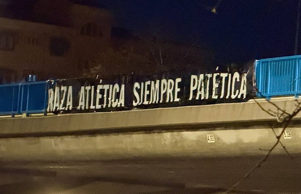 FielesUS's tweet photo. RAZA ATLÉTICA... SIEMPRE PATÉTICA!!! #IndiosBastardos https://t.co/S9wxq5aXT9