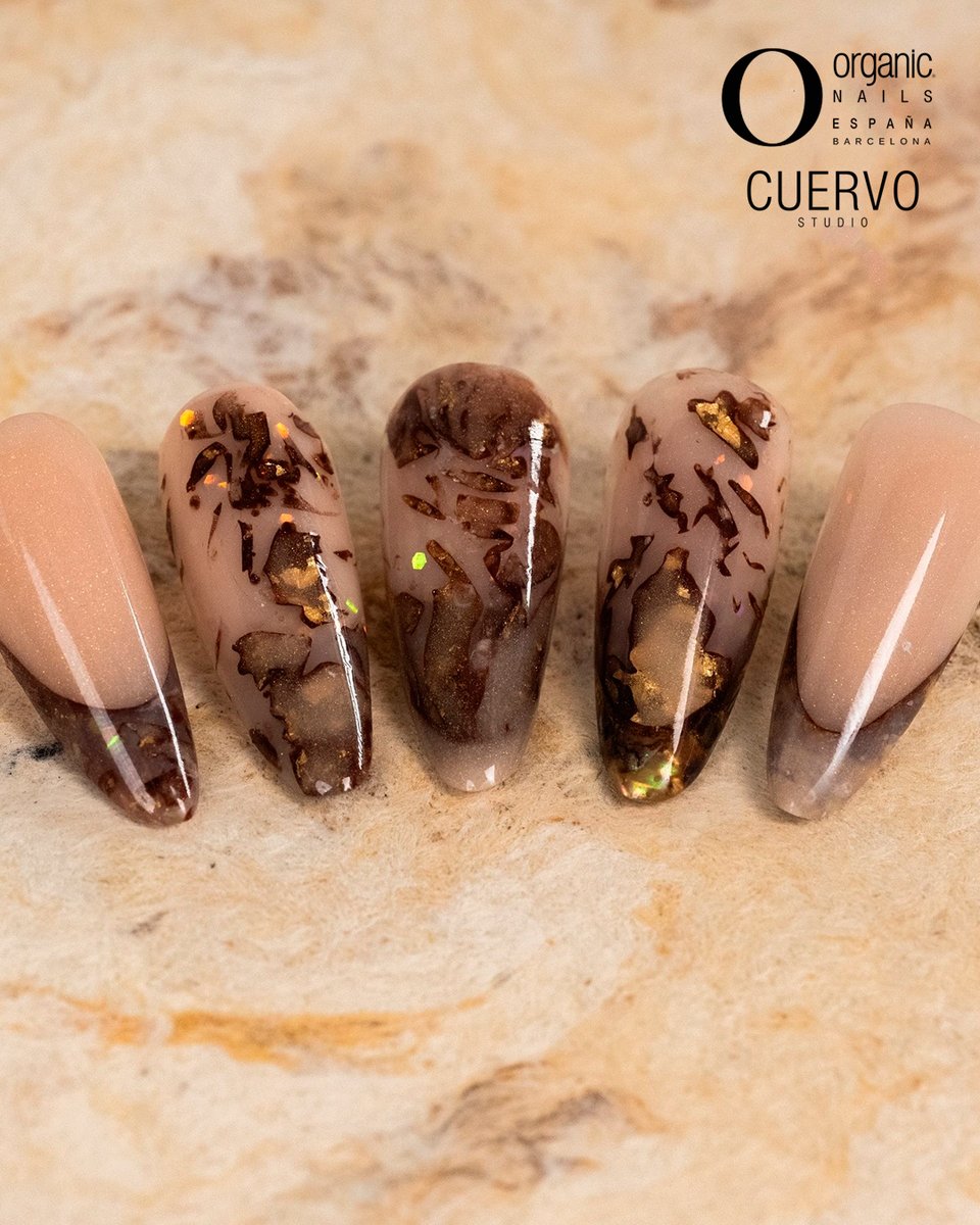 CuervoStudioBcn's tweet photo. Cozy vibes on point ☕

Estamos obsesionados con este Set: chic, elegante y perfecto para toda ocasión en esta temporada.

Muéstraselo a tu Nail Artist en tu próxima cita y luce un diseño de impacto 💅. ✨

#NailArt #TodosSomosOrganicNails #nailsart #rusticglow #fypシ #nails
. https://t.co/RAg2lmdG3h