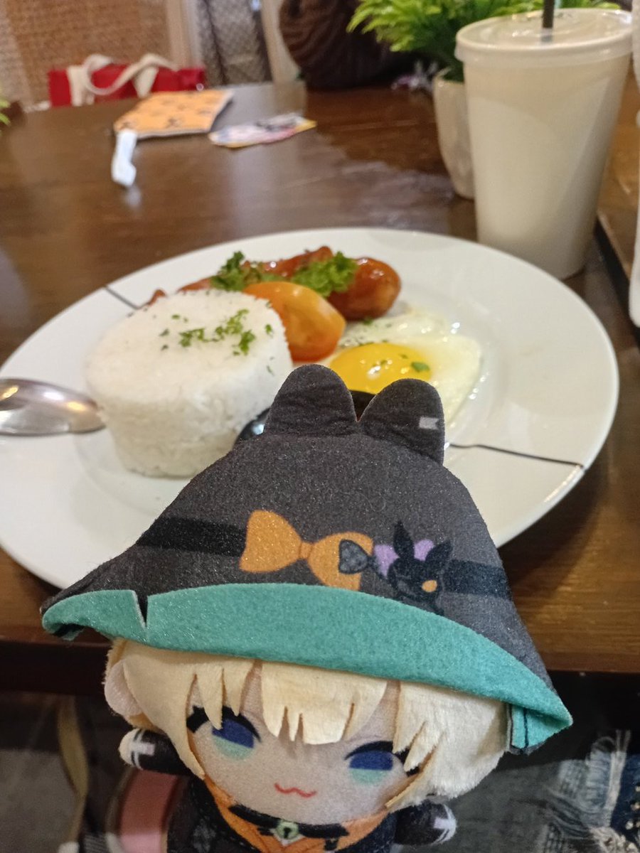 emopinya's tweet photo. HAPPY 4TH ANNIVERSARY ETHYRIA 🩷💜💛 I really enjoyed the event, thank you @BrioCats for going with me 🥹

#soiree_viventia https://t.co/rLU7LvqXEp