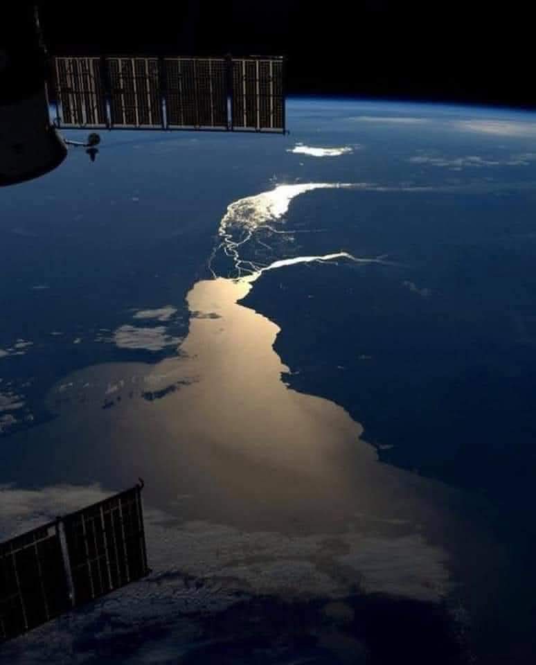 Incredible sunset shot hitting over Rio De La Plata, the river that separates Argentina from Uruguay. 
 ISS (international Space Station)