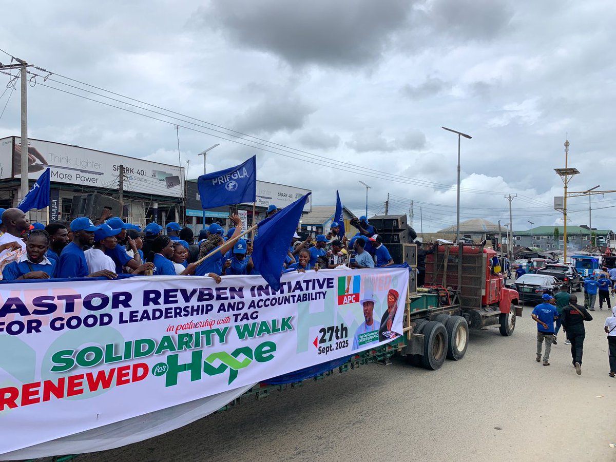 DanielM22907144's tweet photo. Pastor Reuben Wilson takes the lead in the Renewed Hope Solidarity Road Walk with various Support groups and APC  members from the 105 wards hits the streets from Etegwe by the Express to Kpansia Primary School Field .

Reporting live is the APC Media Team https://t.co/mIVt6GmdIb