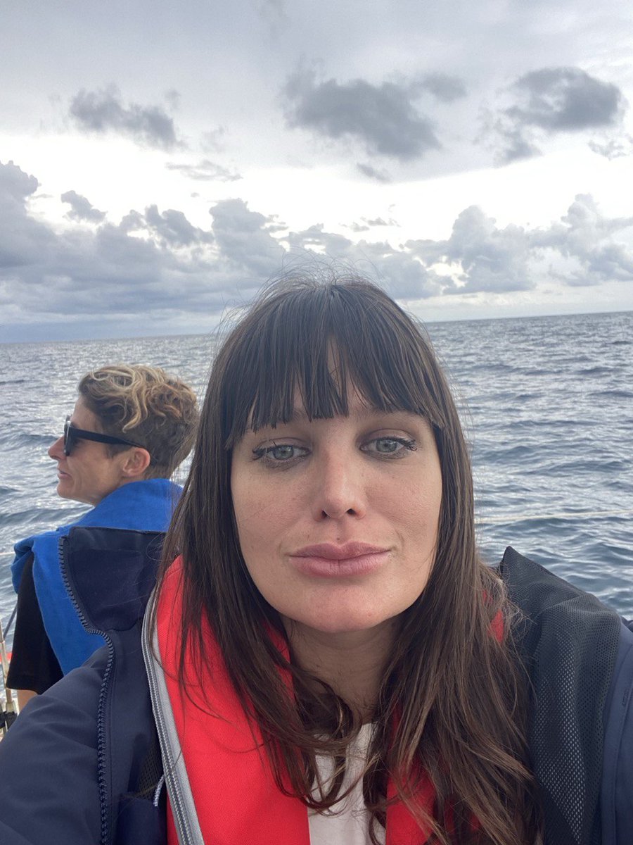 Je suis partie vers Gaza à bord du bateau Anas al-Sharif.

Anas-al-Sharif, c'était un journaliste tué par Israël en août pour nous avoir montré la vérité du génocide.

Nous allons briser le blocus de Gaza pour les 640 000 personnes menacées par la famine. 🇵🇸