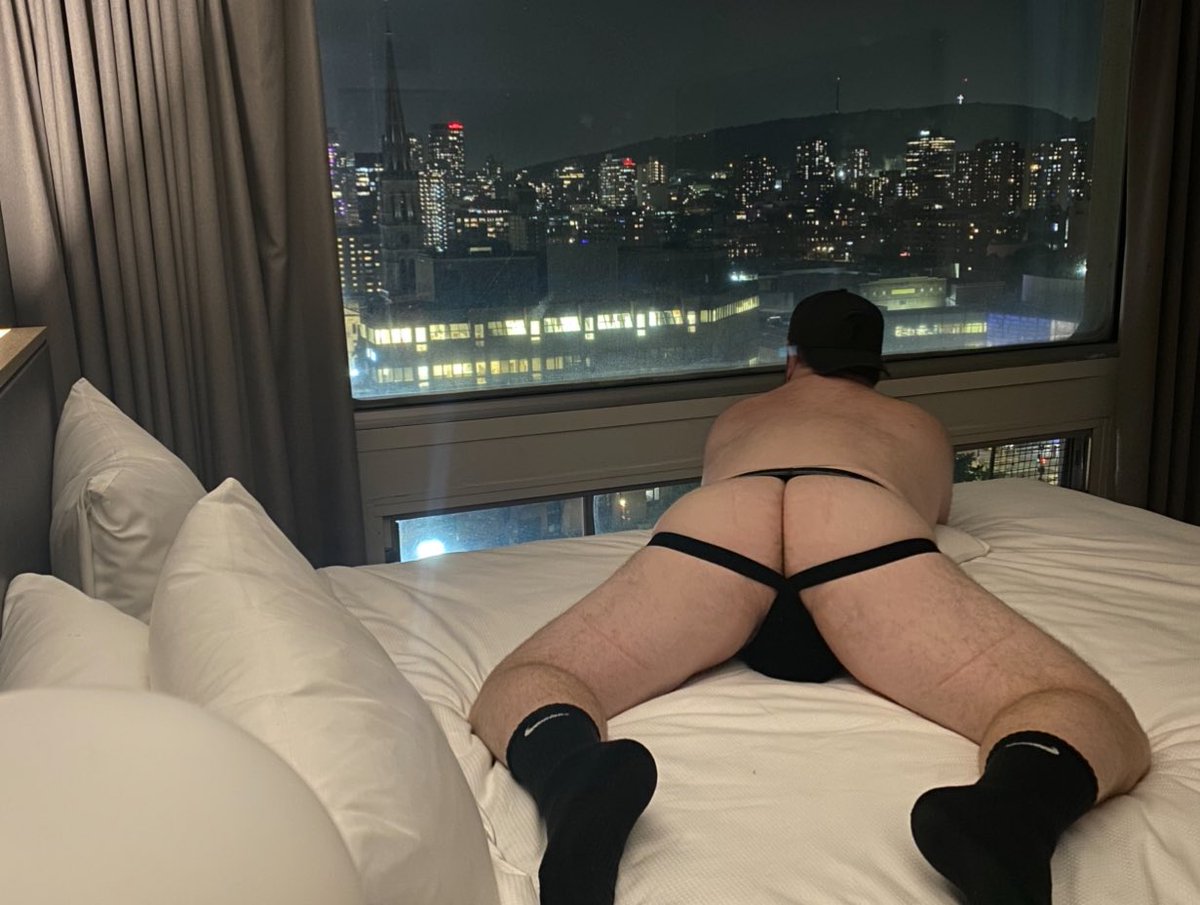 show0ffTopher's tweet photo. Best view in the city, and it’s not outside this window. 😈 

#gayphilly #phillygay #gayboy #gaybotton #gaytop #gayverse #horny #socks #jockstrap https://t.co/rDlD4vXW5f