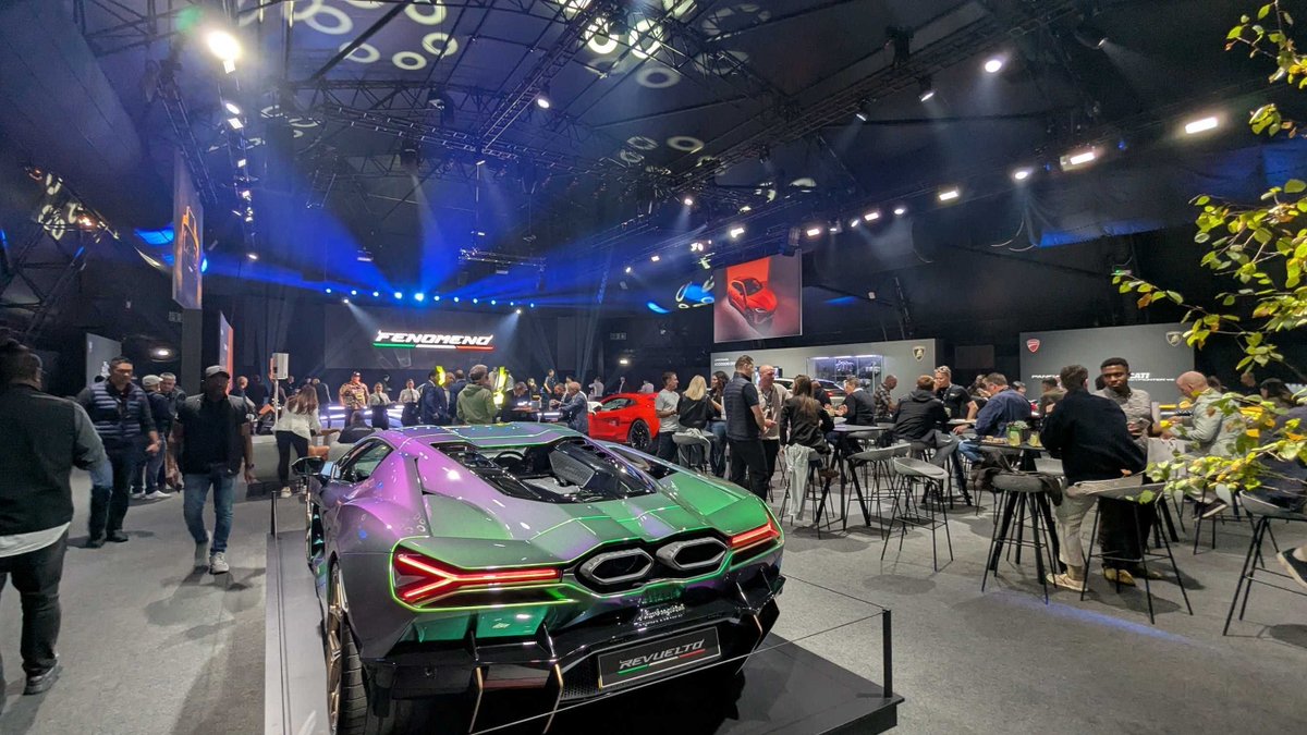 WE ARE LIVE AT LAMBORGHINI DAY UK 🇬🇧  

The Motorverse x <a href="/gravitas_labs/">Gravitaslabs</a> team is proud to continue showcasing the <a href="/Lamborghini/">Lamborghini</a> #FastForWorld platform to the world, celebrating the spirit of Lamborghini through innovation and immersion 🖤 

fastforworld.lamborghini.com