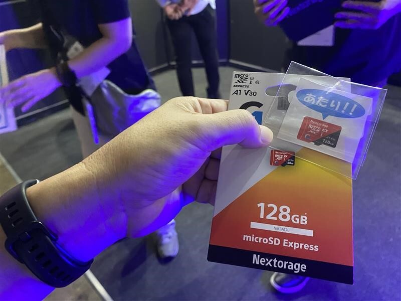 Nextorage_jp's tweet image. 📸たくさんの投稿ありがとうございます✨
当たりを引き当てた皆さま、おめでとうございます🎉

9/28もmicroSD Expressカード128GBが当たるチャンス🎁デカモックの写真を撮って、チャレンジしてくださいね💡

Nextorageブース C1-08でお待ちしてます☺️

#Nextorage
#microSDExpress
#TGS