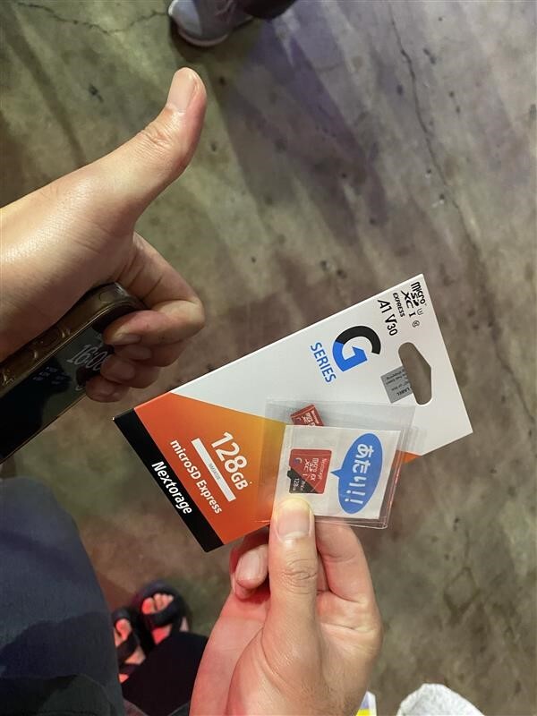 Nextorage_jp's tweet image. 📸たくさんの投稿ありがとうございます✨
当たりを引き当てた皆さま、おめでとうございます🎉

9/28もmicroSD Expressカード128GBが当たるチャンス🎁デカモックの写真を撮って、チャレンジしてくださいね💡

Nextorageブース C1-08でお待ちしてます☺️

#Nextorage
#microSDExpress
#TGS