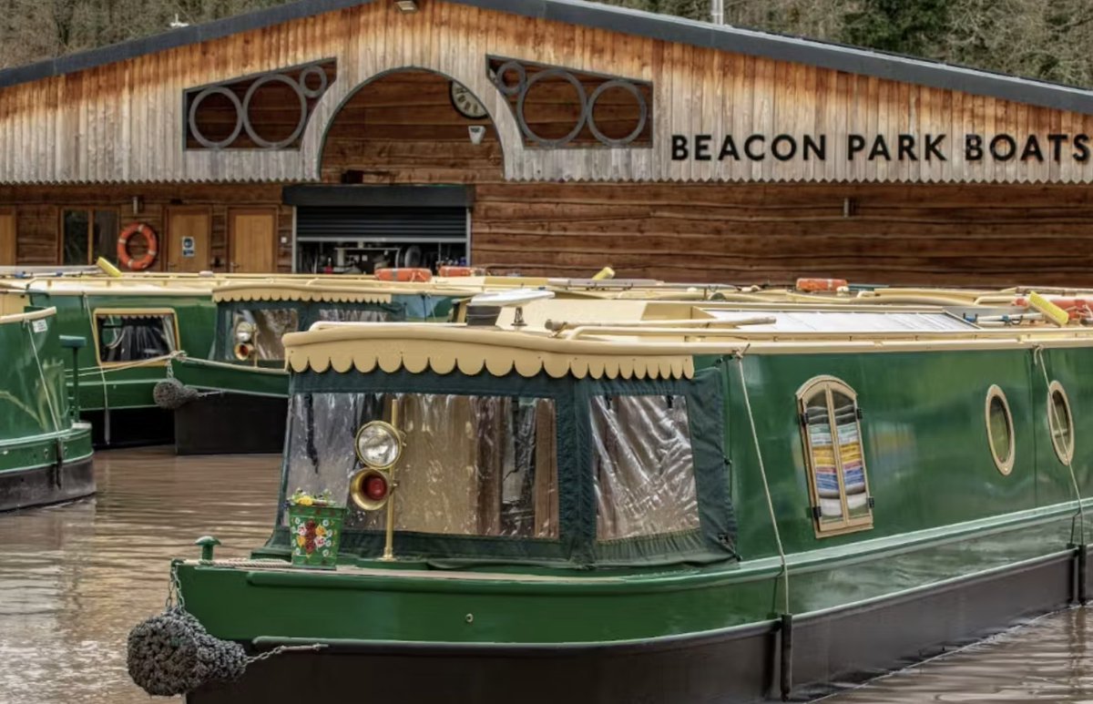 🚨 New offer alert! 🚨

If you're looking to book a holiday for next year aboard a Beacon Park Boats' vessel you can claim a free Starlink hire for your stay if you book before the end of September (Tuesday!)

Starlink enhances onboard internet speeds, allowing you to stream your