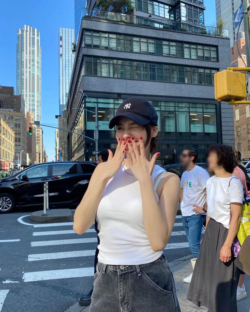 nansecy's tweet photo. the city hustle is real, but my happiness levels are off the charts! giving a little wave (and a wink!) cuz i’m feeling super cute and chill in my cargo pants w ribbed tank. there’s seriously nothing better than a beautiful day in a bustling city. what should i explore next? 🗺️😜 https://t.co/Pds7iqocil
