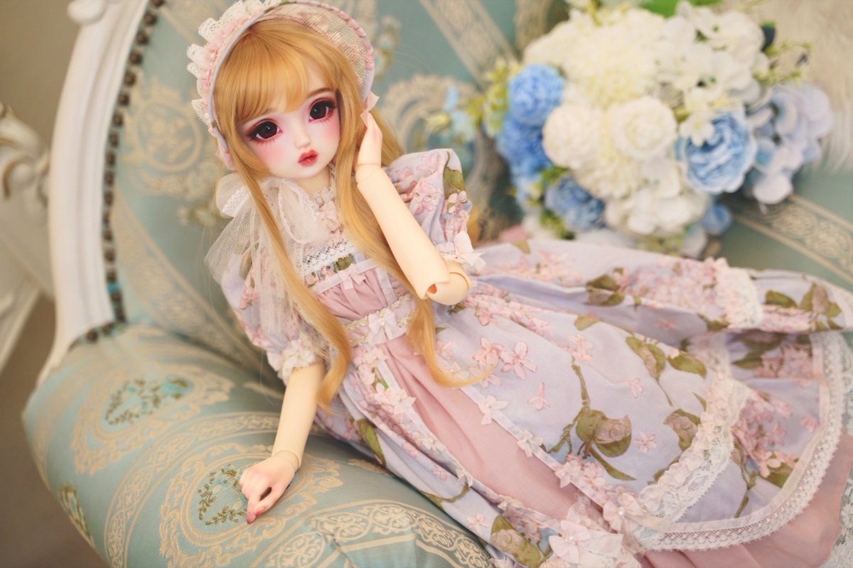 akae71's tweet photo. 夏のドルパでお迎えした薔様（@3sou3_doll）の素敵なドレスをシオンに💕
可愛らしさの中に気品が漂う美しいシルエットに一目惚れしました🥰🙏✨
#SDGrサファイア https://t.co/v0rptAB6Jd