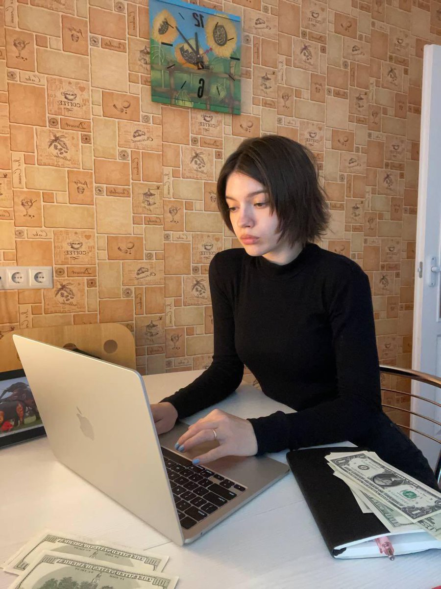 Ползу голая по битому стеклу ради того, чтобы заработать достаточно денег на своём канале gosha32cm и в сорок лет ебаться только с красивыми, дорогими неграми-эскортниками, пока муж-куколд, сммщик Авиасейлс, сидит в углу с хорошим аппаратом для гемодиализа и, мыча, смотрит на нас