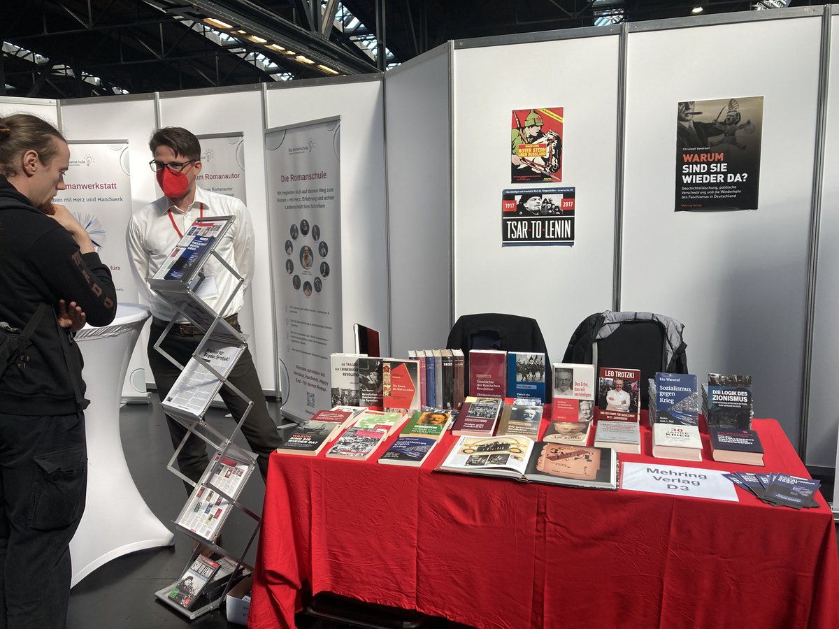 Besucht uns heute und morgen am Stand des Mehring Verlags auf der Buchmesse #BuchBerlin25 ! Es gibt viele lebhafte Diskussionen über eine sozialistische Perspektive gegen Krieg &amp; den Völkermord in Gaza.
