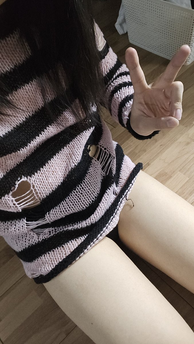 vitis1600's tweet image. 스웨터에요 ☺️