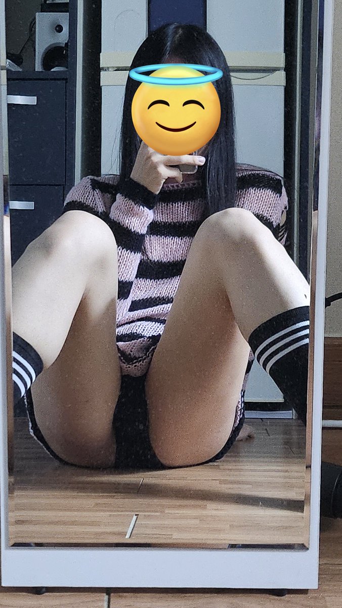 vitis1600's tweet image. 스웨터에요 ☺️