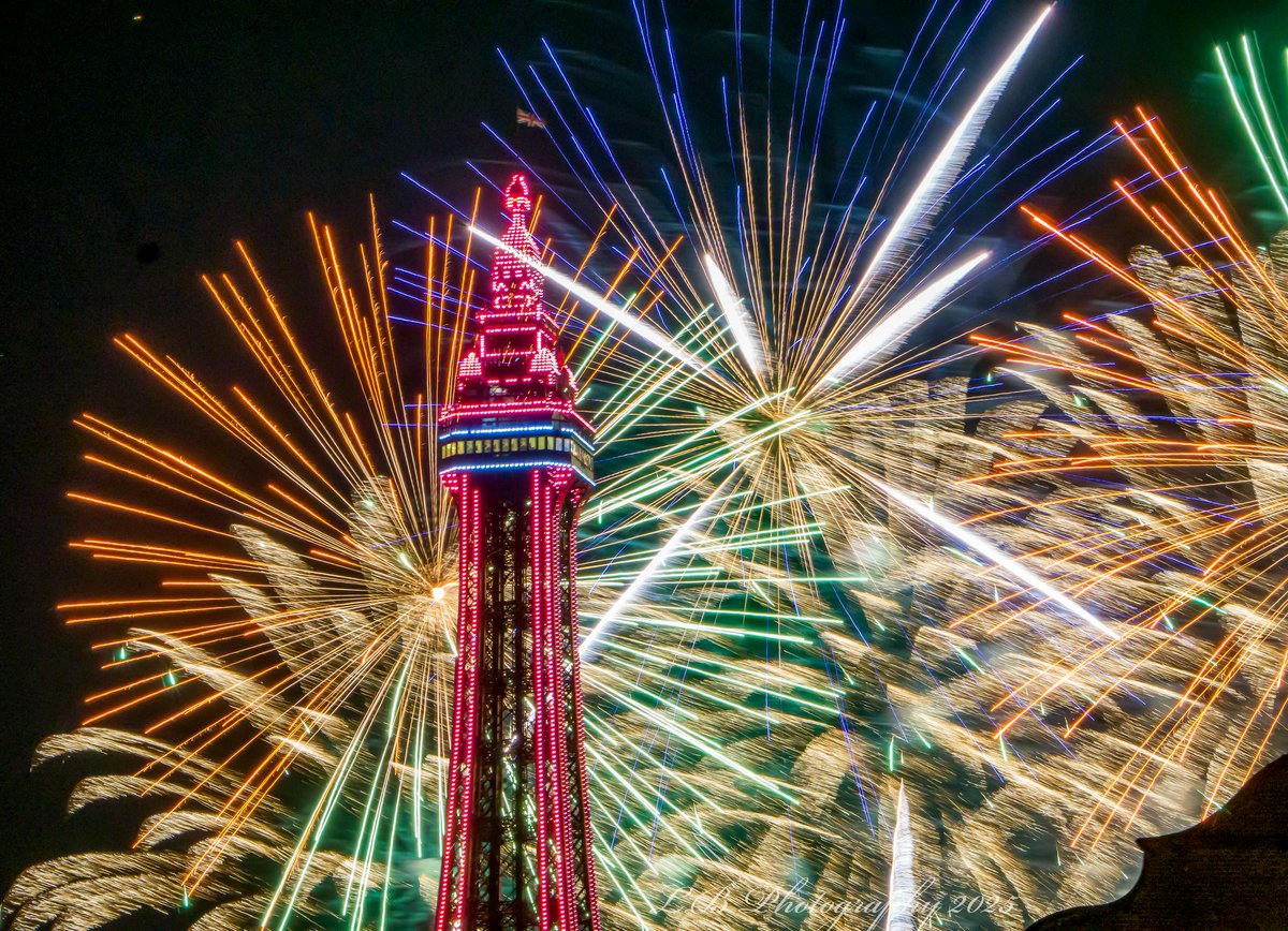 PositiveLee7's tweet image. 🇮🇳 India opened up the fireworks last night, and what a cracker it was. 🇮🇳 #Blackpool #fireworkdisplay #fireworks #Blackpooltower #visitblackpool #titaniumfireworks