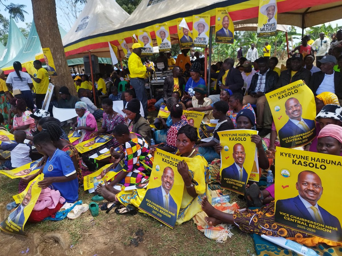 AthenaH's tweet photo. Hundreds celebrate Hon. Kyeyune Haruna Kasoloโs election as NRM Vice-Chairman for Buganda at Kyanamukaka Playgrounds, Masaka, with a victory party for his service.
#BugandaKuM7
#ProtectingTheGains https://t.co/PTG5eCYiIn