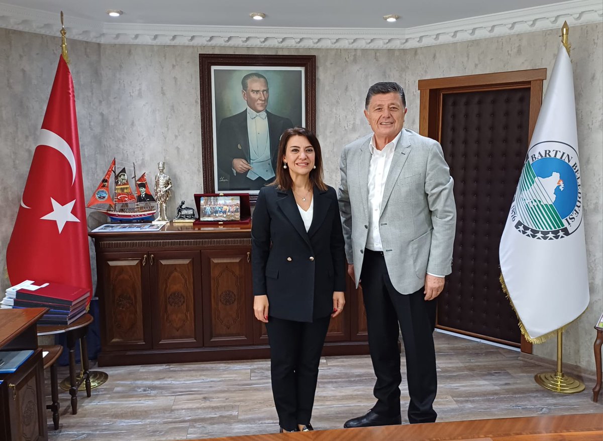 gamzetascier's tweet photo. 📍Bartın

Pogramımızın ikinci durağında Bartın Belediye Başkanımız sayın Muhammet Rıza Yalçınkaya ile bir araya geldik.

Karadeniz'in incisi Bartın'da halkçı ve kamucu yönetim anlayışıyla kentin çehresinin nasıl değiştiğini konuştuk.

Yurttaşın sofrasına bereketi, kentine adaleti, yaşamına eşitliği taşımaya devam eden Belediyelerimizle yerelden genele halkın iktidarını kuruyoruz.

@mrizayalcinkya