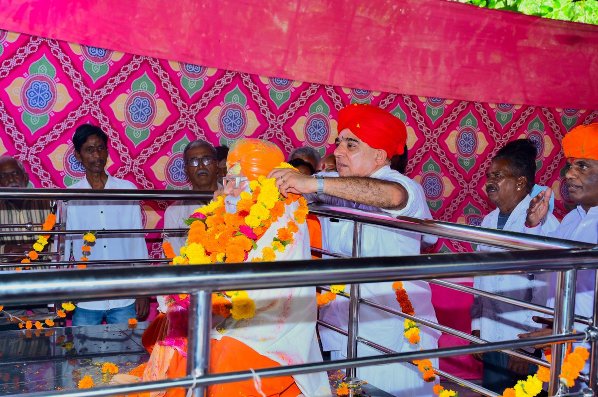 Manvendra Singh (@manvendrajasol) on Twitter photo рдЖрдЬ рдЬреЛрдзрдкреБрд░ рдореЗрдВ рдЖрдпреЛрдЬрд┐рдд рд╢реНрд░реА рд╢реНрд░реА 1008 рд╢реНрд░реА рдЖрджреБрдирд╛рде рдЬреА рдорд╣рд╛рд░рд╛рдЬ рдХреА рдореВрд░реНрддрд┐ рдЕрдирд╛рд╡рд░рдг рдХреЗ рдЕрд╡рд╕рд░ рдкрд░ рд╕рд╣рднрд╛рдЧрд┐рддрд╛ рдХрд░ рдЕрдкрд╛рд░ рдЖрдзреНрдпрд╛рддреНрдорд┐рдХ рдЖрдирдВрдж рдХреА рдЕрдиреБрднреВрддрд┐ рд╣реБрдИред рдЖрдЬ рдЬреЛрдзрдкреБрд░ рдореЗрдВ рдЖрдпреЛрдЬрд┐рдд рд╢реНрд░реА рд╢реНрд░реА 1008 рд╢реНрд░реА рдЖрджреБрдирд╛рде рдЬреА рдорд╣рд╛рд░рд╛рдЬ рдХреА рдореВрд░реНрддрд┐ рдЕрдирд╛рд╡рд░рдг рдХреЗ рдЕрд╡рд╕рд░ рдкрд░ рд╕рд╣рднрд╛рдЧрд┐рддрд╛ рдХрд░ рдЕрдкрд╛рд░ рдЖрдзреНрдпрд╛рддреНрдорд┐рдХ рдЖрдирдВрдж рдХреА рдЕрдиреБрднреВрддрд┐ рд╣реБрдИред