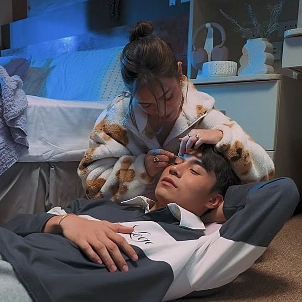 bm4ms_'s tweet image. there’s poetry in the way they reenact this scene. nothing forced. nothing masked. just two souls who once dreamed in silence, now living out the dream they once only whispered. 

🔗: youtu.be/X5mO0zRLAHc?si…

WHAT IF TAYO MV D-DAY
WHAT IF TAYO MV D-DAY