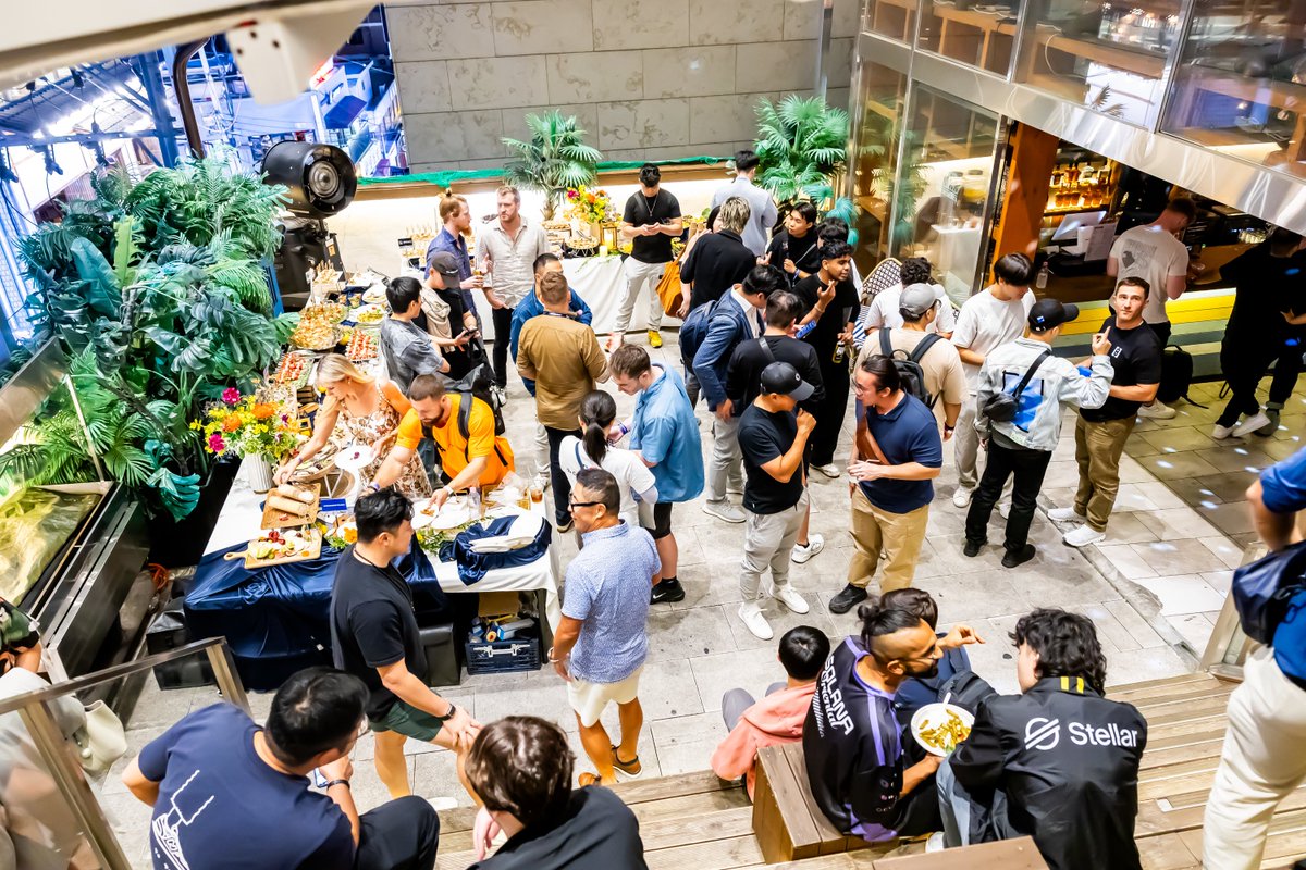 KBW 2025 Seoulana Summer 聚会上开发者们互相连接的场景