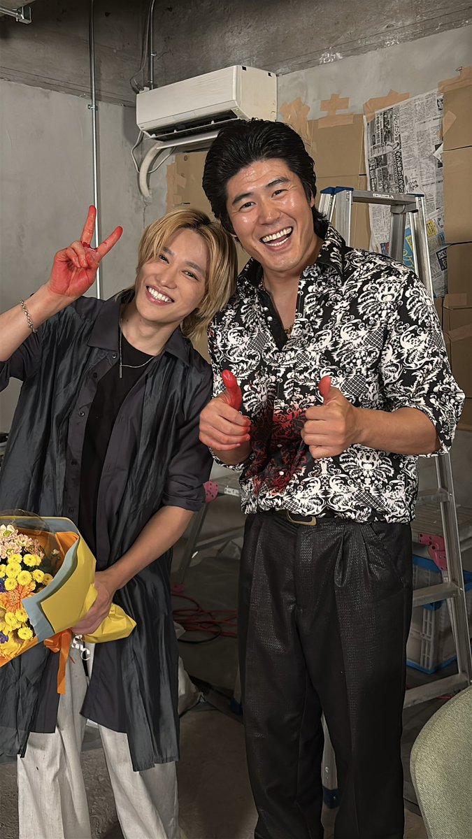 #レプリカ🎭元妻の復讐
最後までご視聴ありがとうございました🍀
﹏﹏﹏﹏﹏﹏﹏﹏﹏﹏﹏

ミライを演じてくださった
#千賀健永 さんクランクアップ💐
最終話ですみれのピンチに
ミライが駆けつけるシーンは
何度でも見ていただきたいです🥹✨

板橋さんとも笑顔でツーショット📸

𝐓𝐕𝐞𝐫