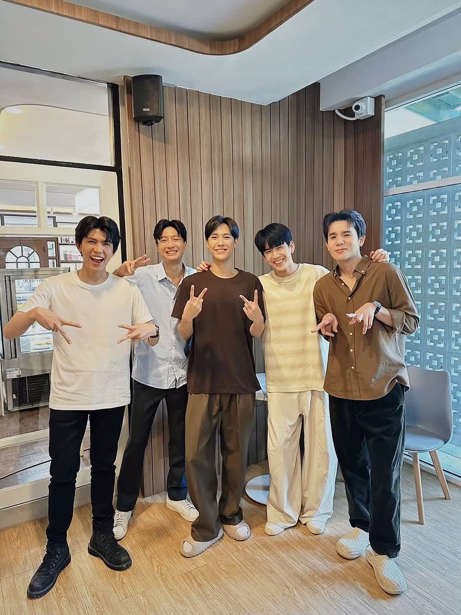 JimmySeaBR's tweet photo. 📸 • IG • 27.09.2025 • 🩺🌊 | Feed com JimmySea | © yossiebistro
~ Bastidores de My Magic Prophecy EP8
#jimmyyjp #sea_tawinan #JimmySea
#MyMagicProphecy #MyMagicProphecyEP8 https://t.co/5q0sc1GVXn