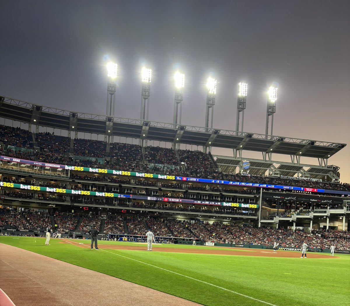 No clinch last night but a helluva fun time regardless!! ⁦<a href="/CleGuardians/">Cleveland Guardians</a>⁩