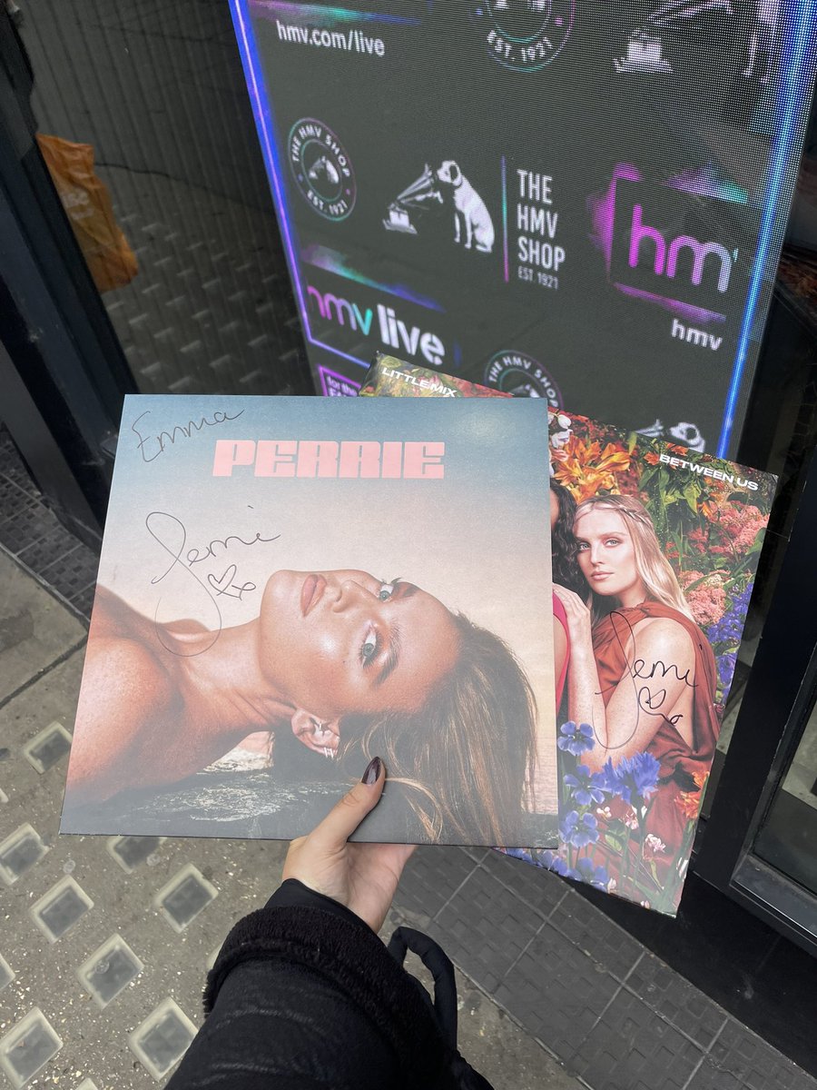 perriefthes's tweet image. it happened 😭 I met my girl 🩷🩷I love you more than anything @PerrieHQ