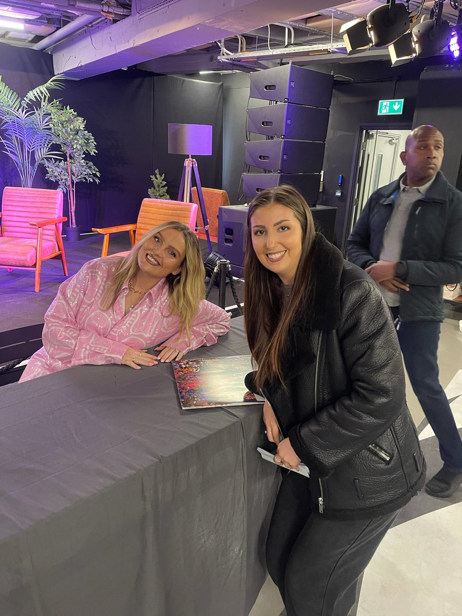 perriefthes's tweet image. it happened 😭 I met my girl 🩷🩷I love you more than anything @PerrieHQ