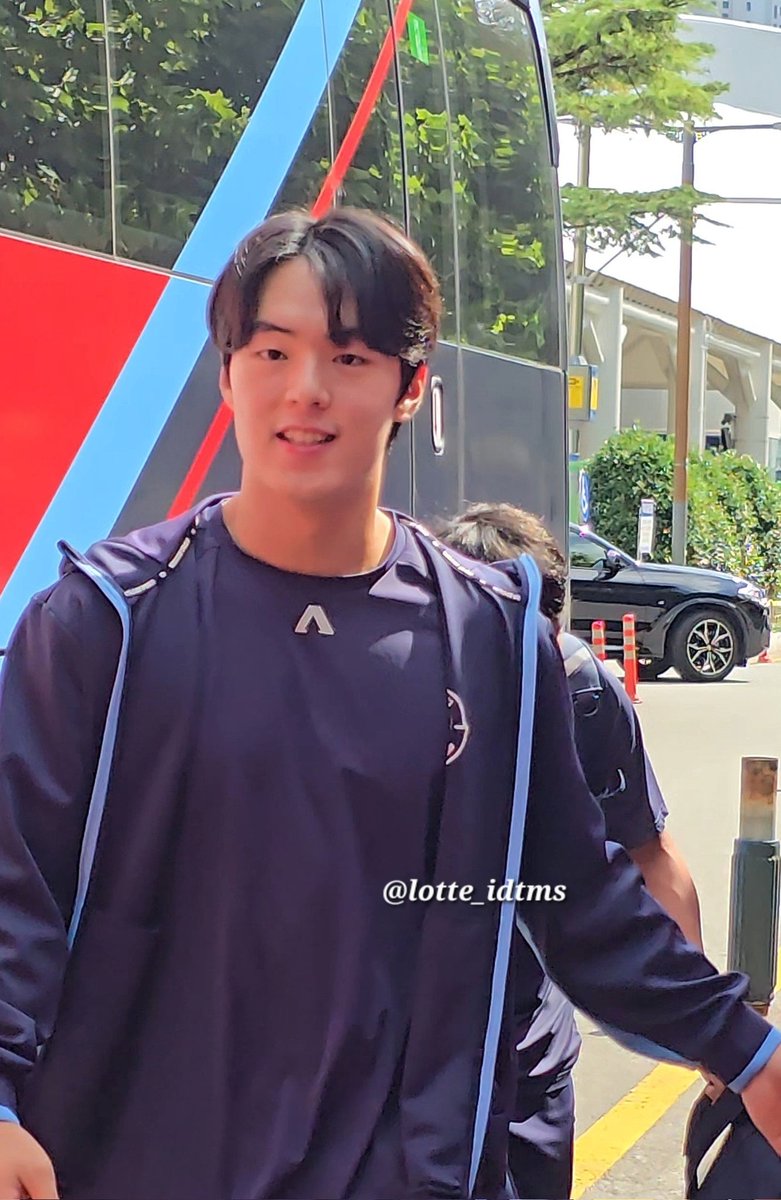 요즘들어 자주 웃는 모습을 봐서 너무 좋다..♥︎ 남은 경기에서도 좋은 활약 해주길 한태양 응원합니다 🪽