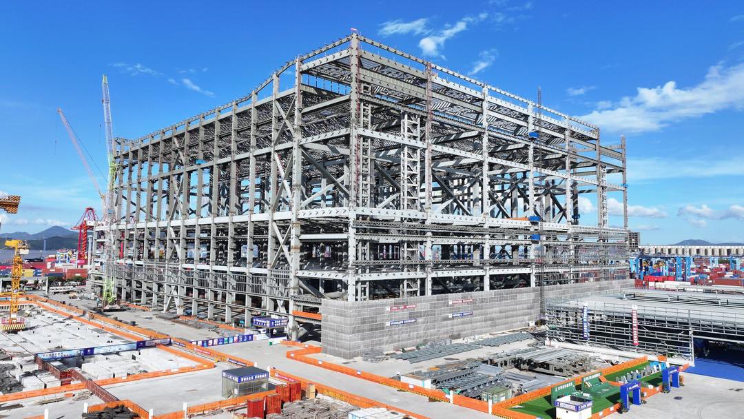 Beilun_media's tweet image. The main #structure of the empty container yard, a core component of the supporting parking lot #project for the Phase III container terminal of #Ningbo Zhoushan #Port, has been completed. #Beilun #ningbozhoushanport