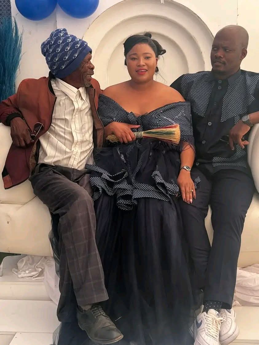 khethiwebuhle's tweet image. Editors, please remove the neighbour from this picture.😭🤣