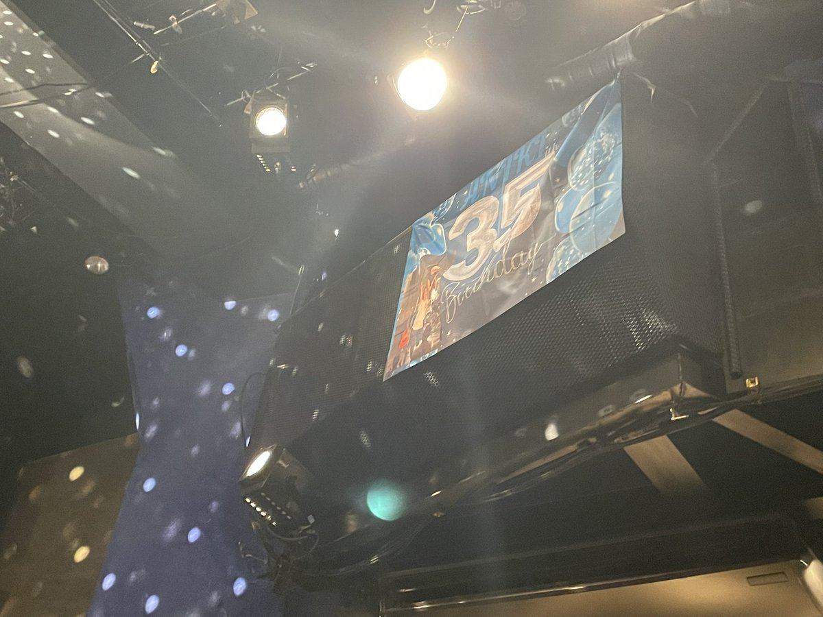 minicyaro3tto's tweet photo. 石川さん35周年記念ライブ✨🙌セトリよかったー！感動！めちゃくちゃ盛り上がった😆観ている方もほんとファンでよかったと心から思えるライブでした。35周年改めておめでとうございます㊗️🎉　#石川よしひろ https://t.co/TeB5CTxVNR