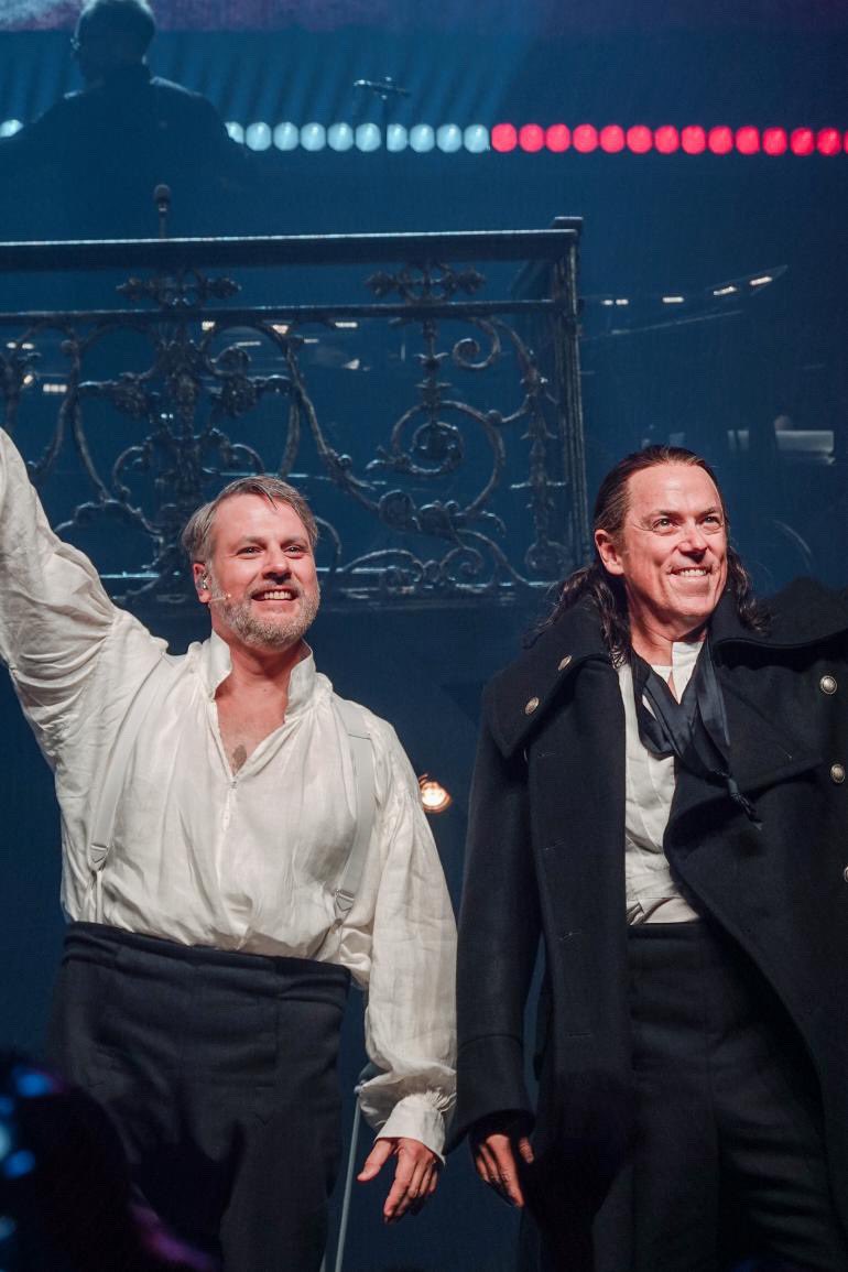 日本のレミゼファンの皆様、
『レ・ミゼラブル』ワールドツアースペクタキュラーいよいよ明日が最終公演日となりました。ここまで応援頂き本当にありがとうございます。日本の皆さんの優しさと心遣いに触れて、何度も胸が熱くなりました。
必ず、すぐに日本に戻ってきます！
また会う日まで。