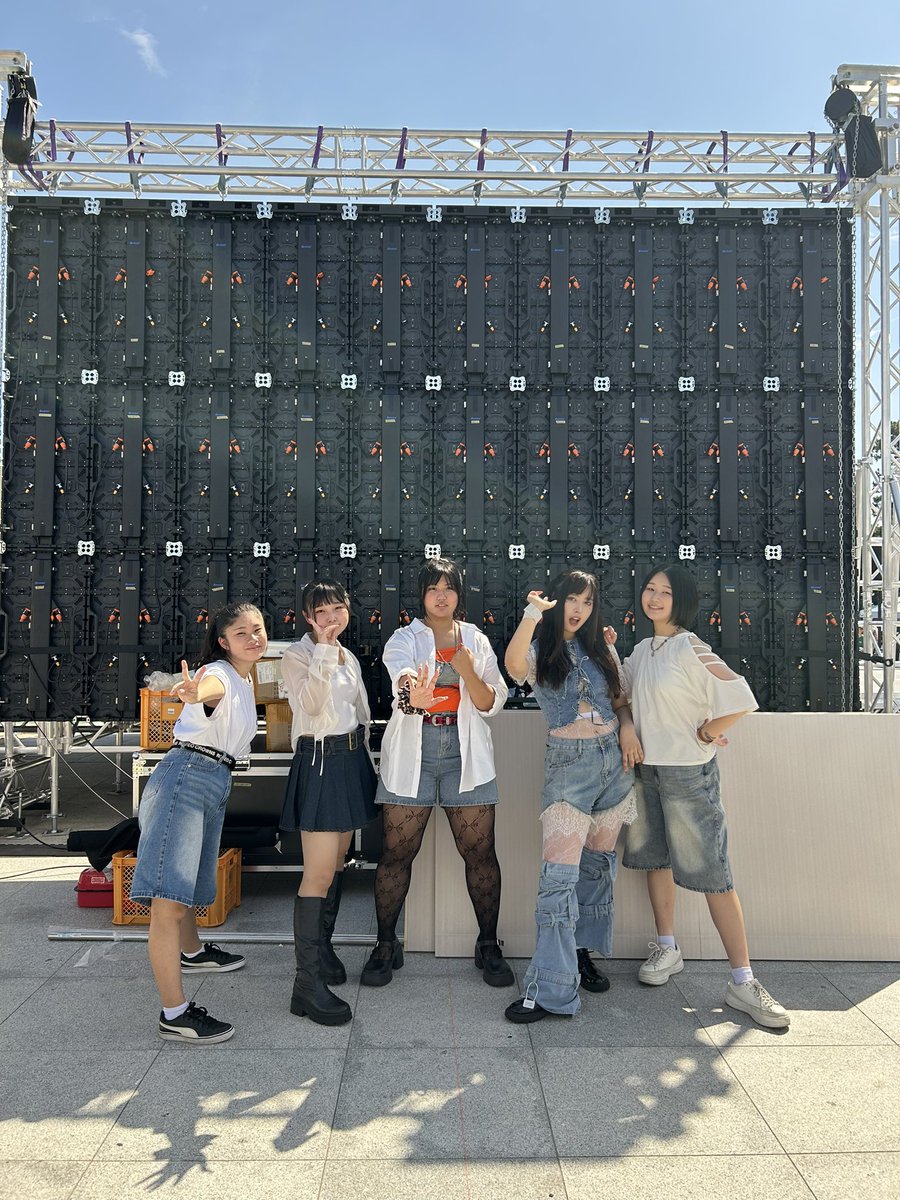 BugLine1's tweet photo. 南大阪こども未来万博、ありがとうございました!
WOLFと西区PRソング・未来へのhistoryを披露させて頂きました✨️
MCで計4つの告知をさせてもらいました!SNSでも情報を解禁していこうと思います!
これからも応援よろしくお願い致します🔥
#BugLine #飛んでミライ #南大阪こども未来万博 #万博 https://t.co/8dQ1ppkwyH