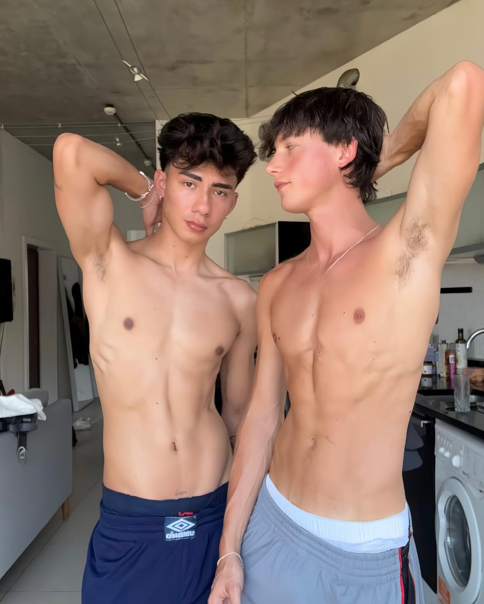 DannyRole's tweet image. Friends? Or more 😍🙂‍↔️

#LGBTQIASendLove