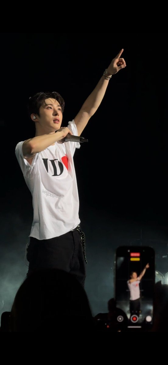 수고했다한빈아 스텝분들도 고생많아셨다 매번두매번두
무대에 삶이 바친 그대를너 
나에게 줬떤 인생 빛난시절
너무나 즐겨워서 고맙다잉
<a href="/shxx131bi131/">김한빈</a> <a href="/131online/">131online</a> 굿쇼!!

#BI #비아이 #131LABEL