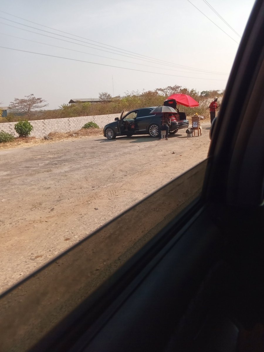 man_rays's tweet image. This looks familia 😆