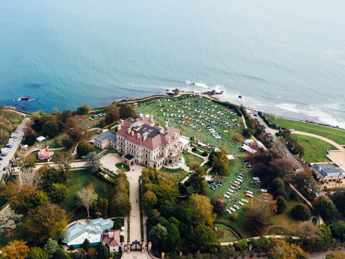 ICYMI The 6th annual Audrain Newport Concours &amp; Motor Week returns next week for four days of special events, seminars, gatherings and more 🏎️ 💨 

Audrain Newport Concours + Motor Week: bit.ly/3cz6mWu