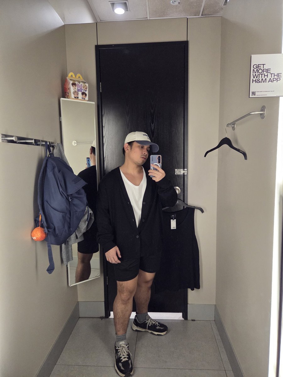 Engr_EyDiSy's tweet photo. Fitting Room Mirror Selfie https://t.co/n5q5Sbpe3e